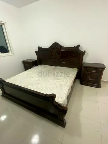 FREE,Classic Carved Bed Set with Nightstands