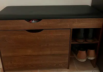 Show Storage Bench