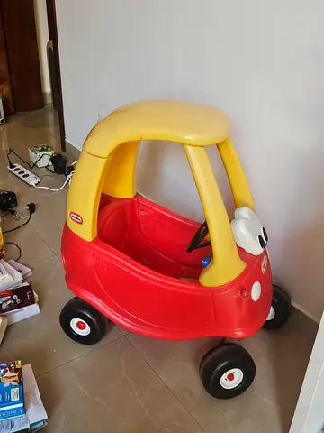 Little Tikes Cozy Coupe Ride-On Car