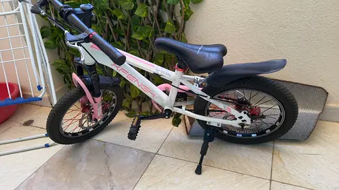 White  Pink Children’s bicycle in a good condition, with light use only.