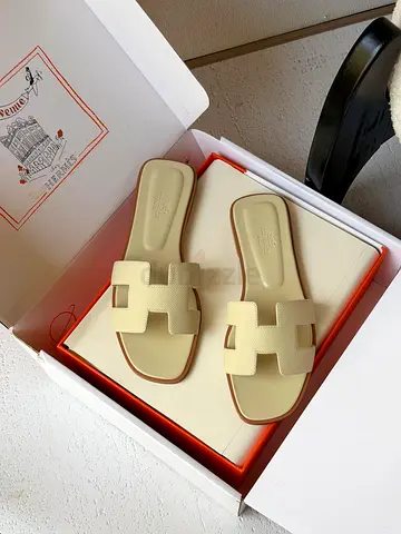 Hermes Oran style beige leather slide sandals -