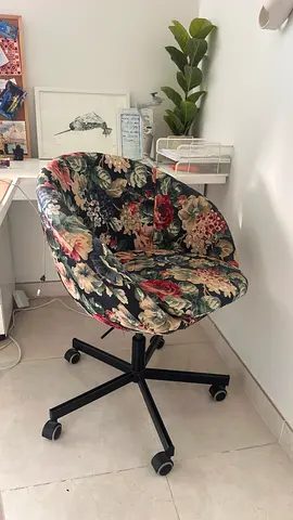 Swivel desk chair