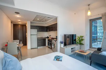 Bright Studio | Marina views | Tenanted
