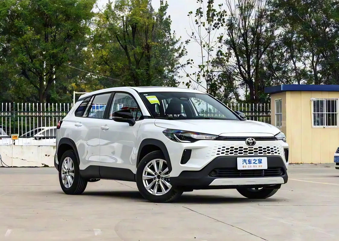 Toyota Corolla Cross 2026 — photo 1 of 11
