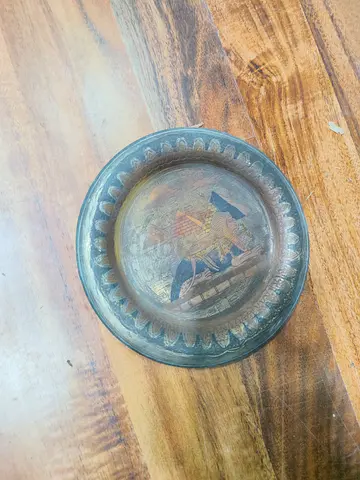 Small vintage decorative brass wall plate with engraved Egyptian scene - 13cm