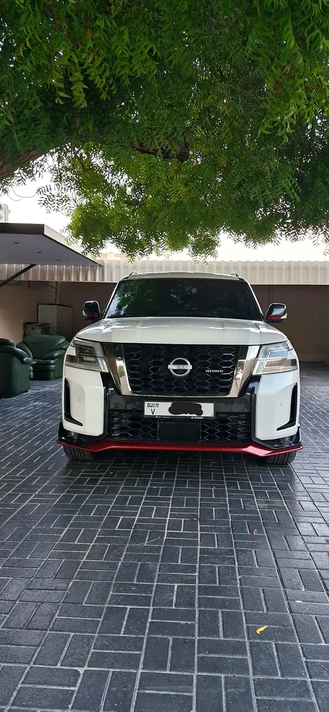 Nissan Patrol 2019 — photo 1 of 18