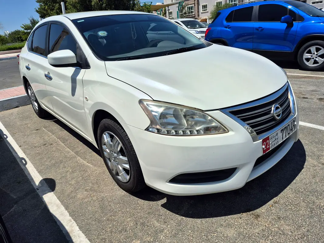 Nissan Sentra 2020 — photo 1 of 7