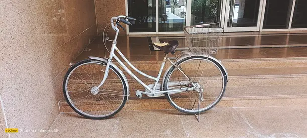 Vintage-style ladies city bicycle with basket - good condition