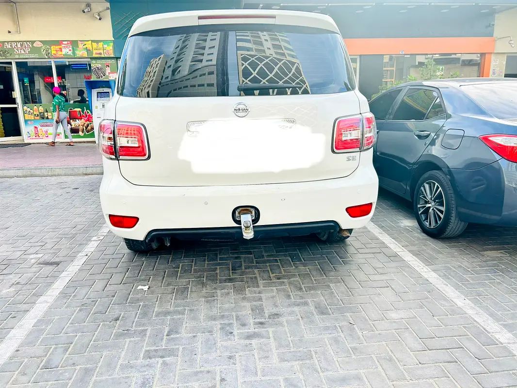 Nissan Patrol 2012 — photo 1 of 3