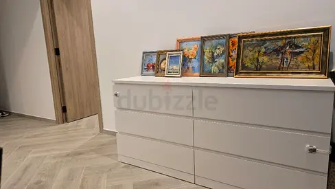 White 6-Drawer Dresser / Chest in Good Condition