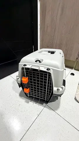 Per carrier with metal door - used once, good condition