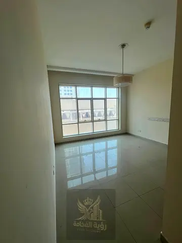فرص مميزة للإيجار في التعاون – الشارقة شقة واسعة تتكون من غرفتين وصالة بمساحات كبيرة وتصميم عملي مناسب للعائلات، تقع في موقع حيوي قريب من جميع الخدمات