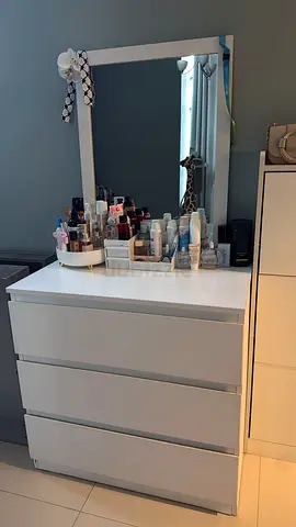 Excellent Condition Dresser with Mirror.. around one year old..  was bought from pan emirates