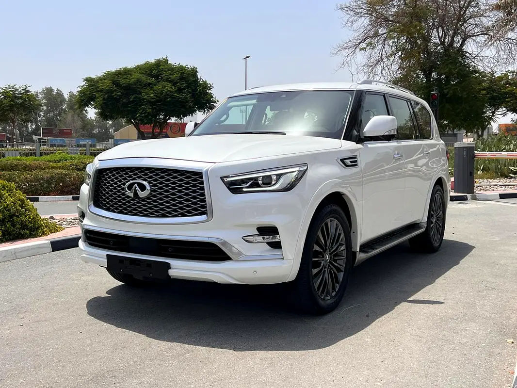 Infiniti QX80 2024 — photo 1 of 17