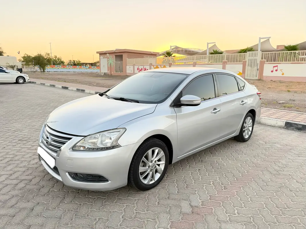 Nissan Sentra 2013 — photo 1 of 16