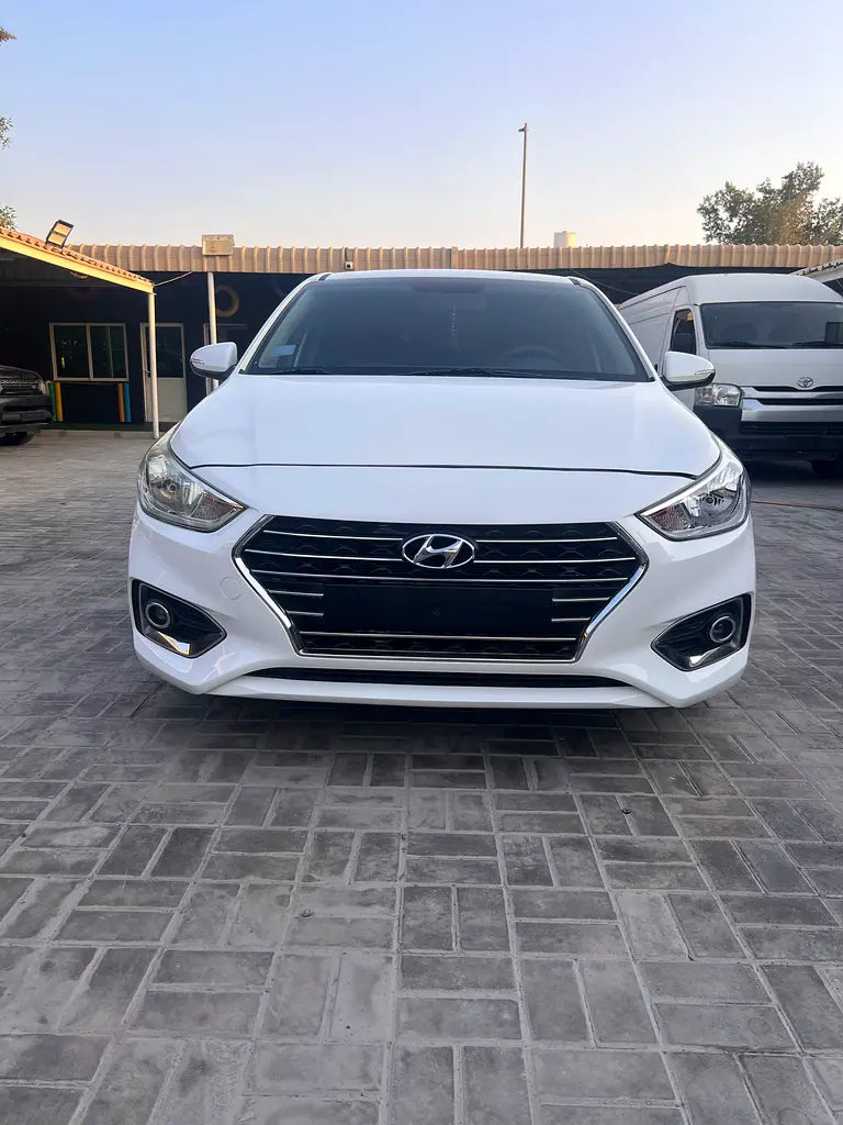 Hyundai Accent 2020 — photo 1 of 12