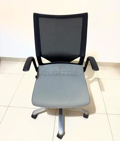 Wilkhahn padded office lounge chair - grey fabric, sleek aluminium frame (Available on 29th Jun)