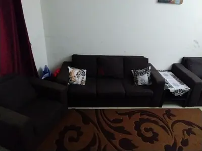 Good sofa with 2 chairs