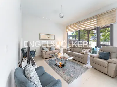 Green Belt | Upgraded | Fully Furnished