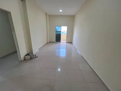 بلكونة باطلالة مفتوحة _ مساحة كبيرة جدا _ موقع مميز بالقرب من جميع الخدمات وسهل المخرج للشارقة ودبي لقربه من شارع الشيخ محمد بن زايد