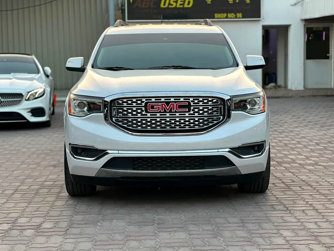 GMC Acadia 2019 — photo 1 of 20