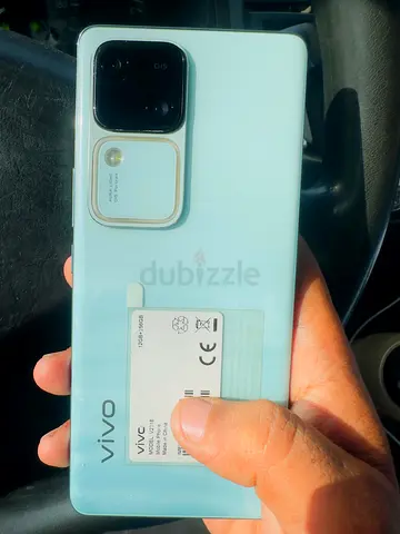 Vivo v30 5g smartphone in good condition - mint green
