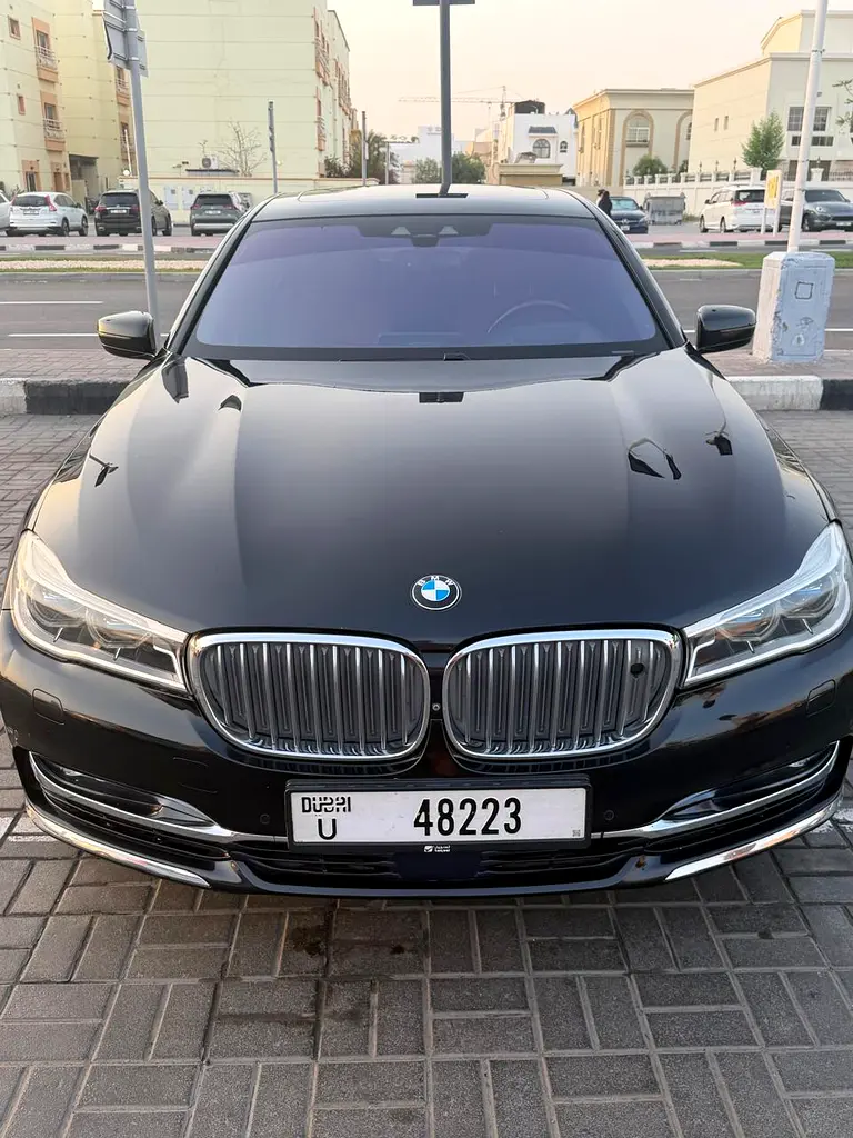 BMW 7-Series 2016 — photo 1 of 9