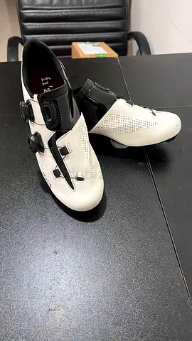 Fizik Aria R3 Carbon Cycling Shoes size 39