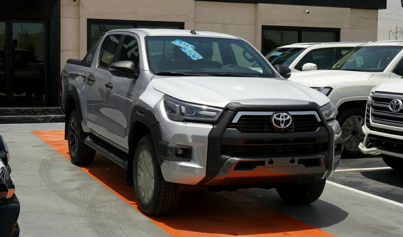 Toyota Hilux 2026 — photo 1 of 14