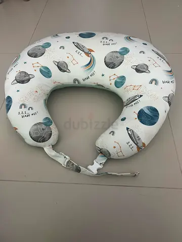 Nursing pillow (Almost New)