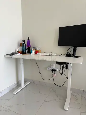Height adjustable desk (needs to be fixed)