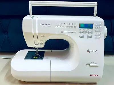 Singer Sewing Machine (Apricot)