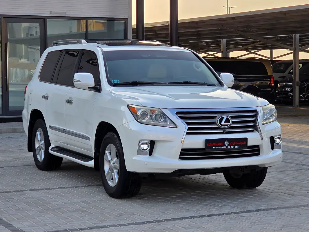 Lexus LX-Series 2014 — photo 1 of 8