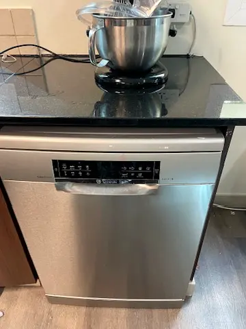 Bosch Serie 6 Super Silence Dishwasher – Excellent Condition