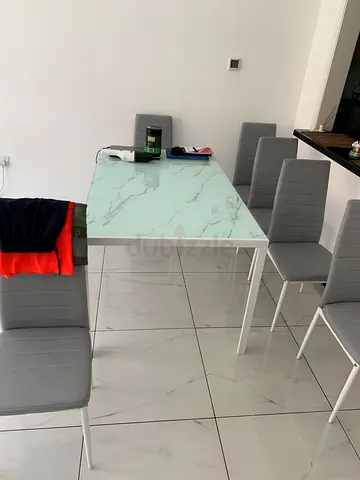 Modern white marble-effect dining table with 6 grey chairs