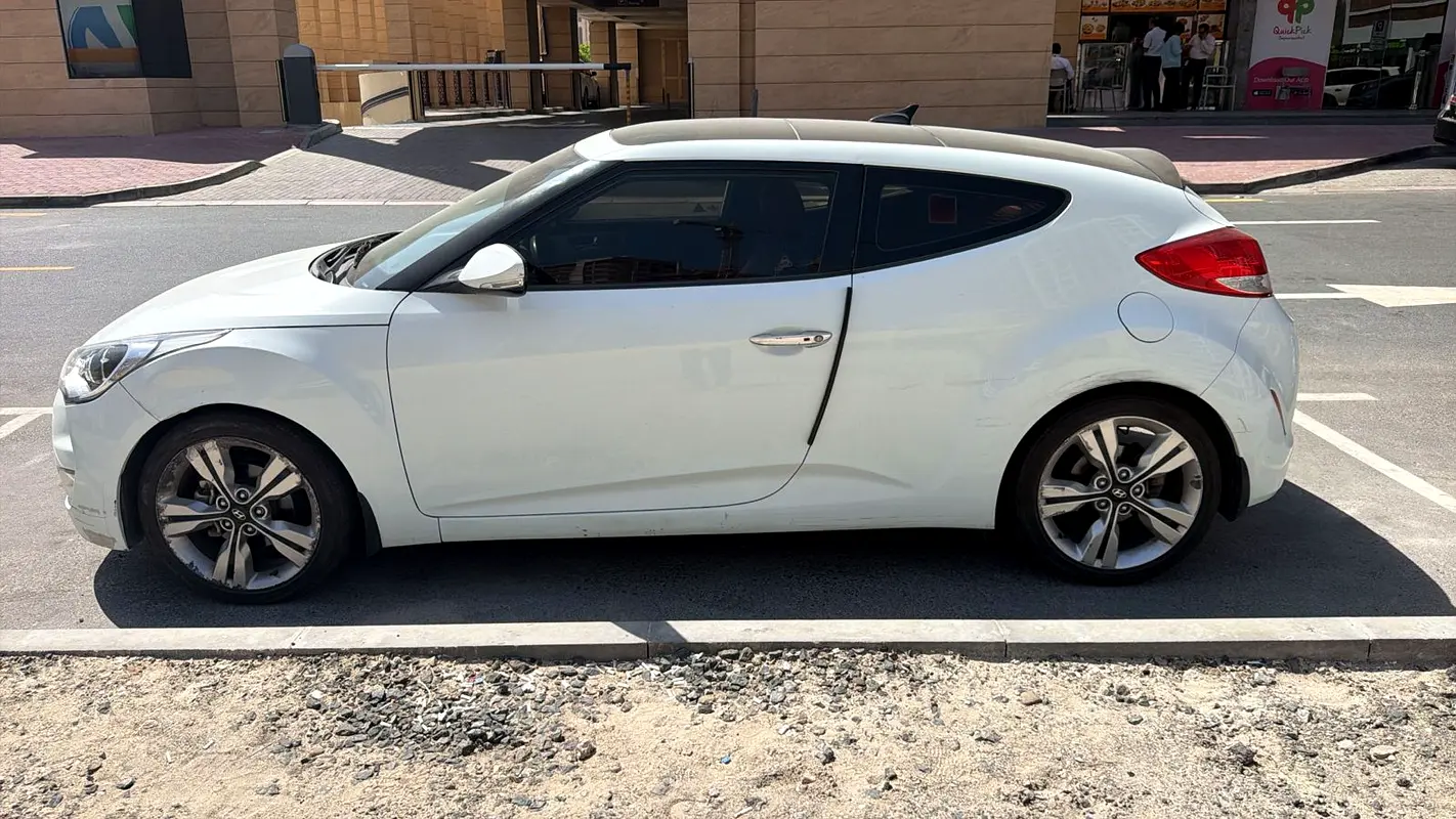 Hyundai Veloster 2016 — photo 1 of 4