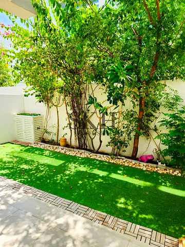 ✨ Beautiful 3-Bedroom Middle Unit | Spacious Garden | Great Value