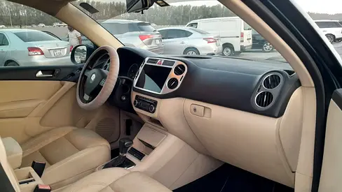 صورة 8 لـ 2011 Volkswagen TIGUAN