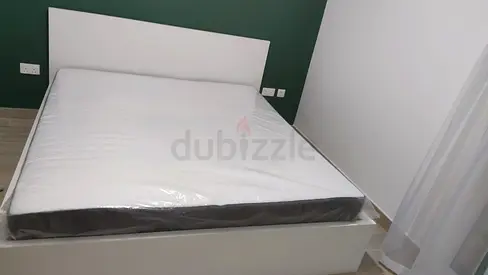 IKEA malam king‑size bed (180 × 200 cm) with 2 storage drawers and an IKEA mattress ✨