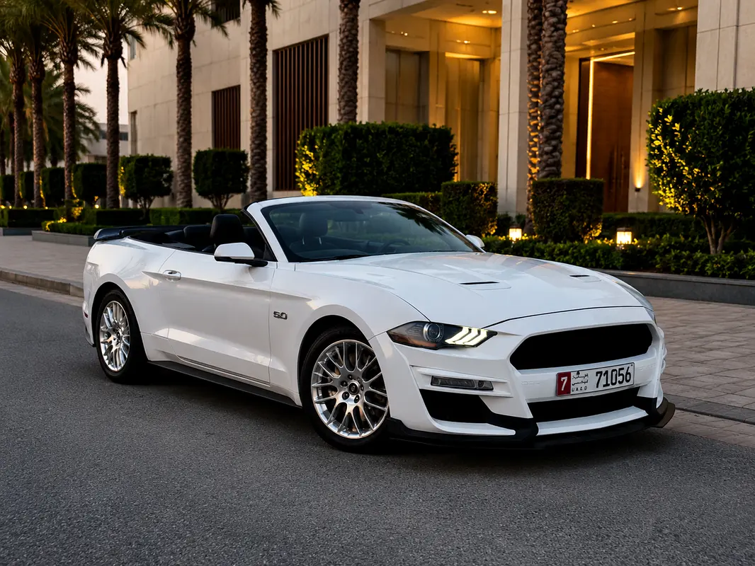 Ford Mustang 2020 — photo 1 of 5