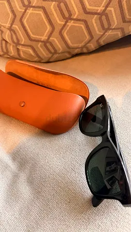 RayBan Gen2 New! Black wayfarer sunglasses with leather case