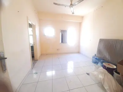 SPACIOUS STUDIO FLAT WITH SEPARATE KITCHEN WITH DOOR ONLY 15 k