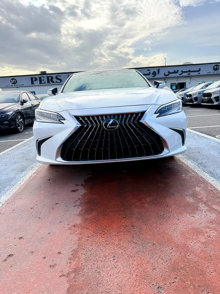 Lexus ES-Series 2025 — photo 1 of 17