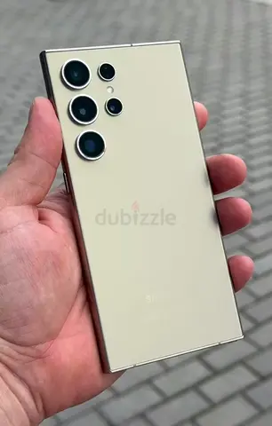 Samsung Galaxy S24 Ultra in Titanium Gold
