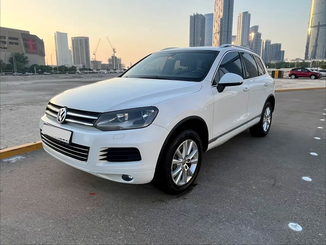 Volkswagen Touareg 2015 — photo 1 of 4