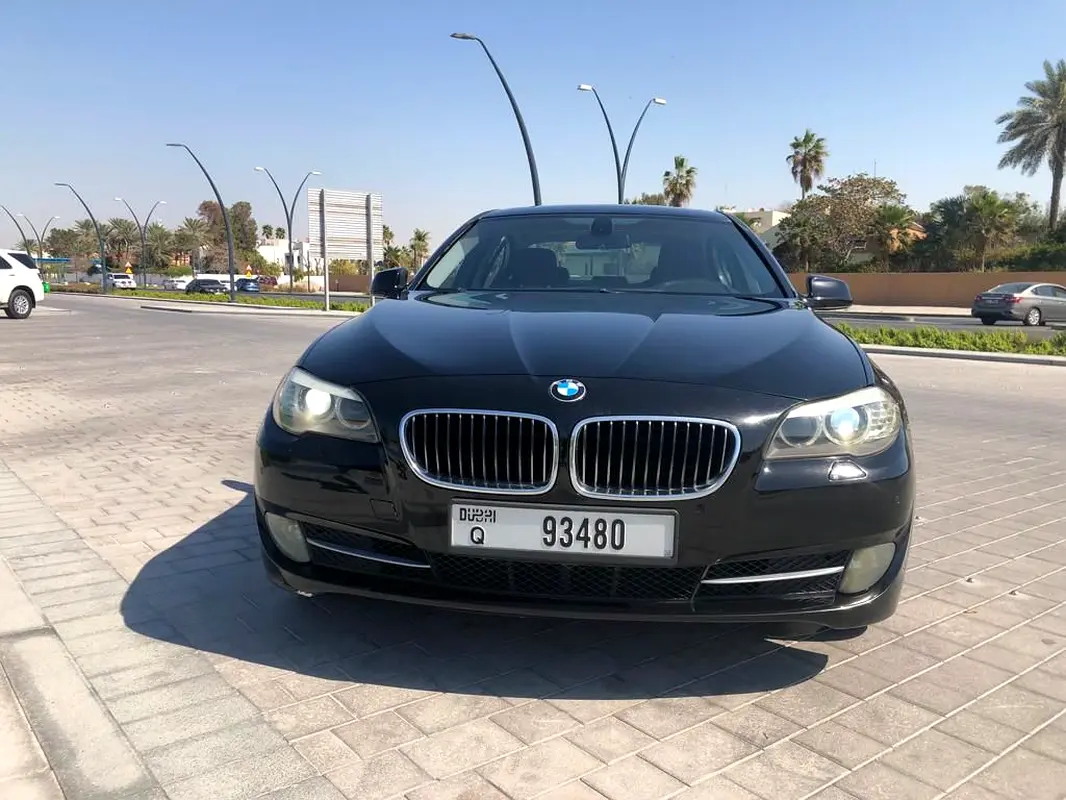 BMW i5 2011 — photo 1 of 2