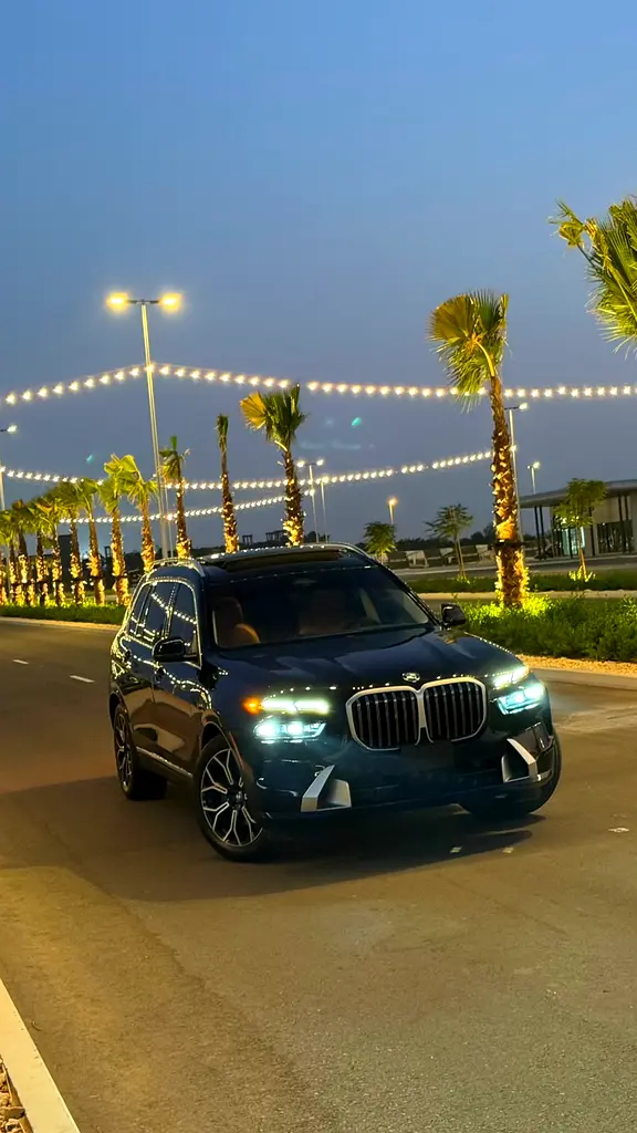 BMW X7 2023 — photo 1 of 20