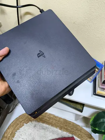 PS4 slim 1 Tera very good condition. 2 controllers. 3 games