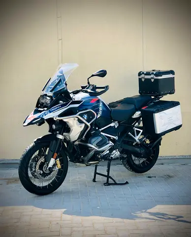 BMW R1250GS Trophy 2023 GCC !! With panniers