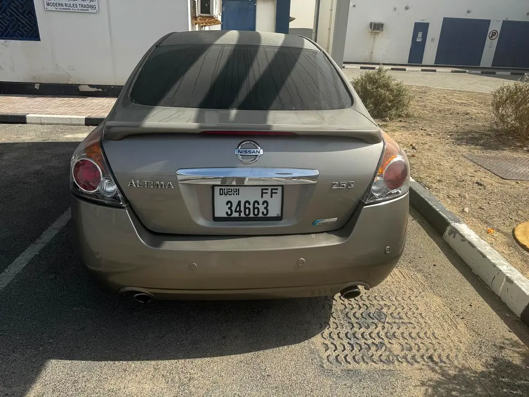 Nissan Altima 2012 — photo 1 of 12